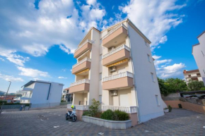 Отель Apartment Angie  Трогир